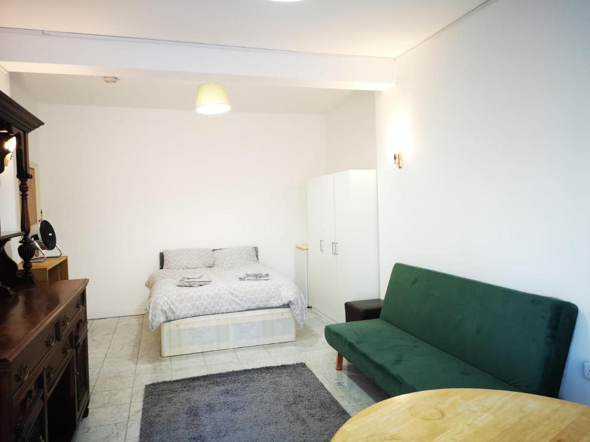 Large Spacious Property In Zone 2 Londra Dış mekan fotoğraf